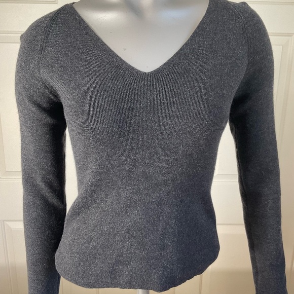 Banana Republic Sweater Women Medium Dark Gray Merino Wool V Neck Pullover - Picture 2 of 7